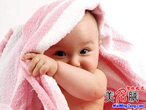 怎么給羊?qū)殞毴⌒∶? /></a> 小名,又稱“乳名”,一般是指嬰兒初生時(shí)長(zhǎng)輩所取的非正式的名字,與學(xué)名不同,意思簡(jiǎn)單,瑯瑯上口,只要好聽、易記、叫起來(lái)順口就行。對(duì)家人來(lái)說(shuō),更愿意用小名來(lái)稱呼自己的...</div>
<div style="height:5px; font-size:5px"></div>
<hr width="99%" style="text-align:center; border-style:dotted; border-width:0px; height:1px;" />
<div style="height:5px; font-size:5px"></div>
</div>
</td>
</tr><tr style="border-width:0px;">
<td valign="top">
<div style="padding-left:3px; padding-right:3px;line-height:180%">
<h3 style="padding:0px;margin:0px;display:inline;"><a id="ctl00_ContentPlaceHolder1_ShowMore1_dgNews_ctl07_HyperLink1" class="headline" href="/yang/s.aspx?newsid=3918" target="_blank">2015羊?qū)殞毱鹈?五行為木的起名用字</a></h3>
<span id="ctl00_ContentPlaceHolder1_ShowMore1_dgNews_ctl07_Label1" style="color:Green;font-size:10pt;">2015/4/16 15:59:04</span>
<span style="color:Red;font-size:8pt;"></span>
<br />
<div style="padding-top:1px; width:95%; padding-left:8px; line-height:180%;color:#2f2f2f;font-size:14px;" ><a href=